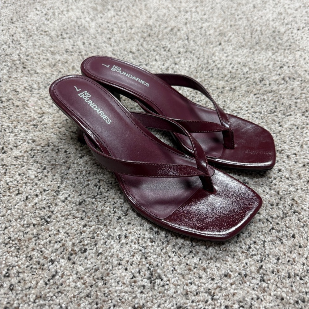 No Boundaries Women's Dark Red Sandals